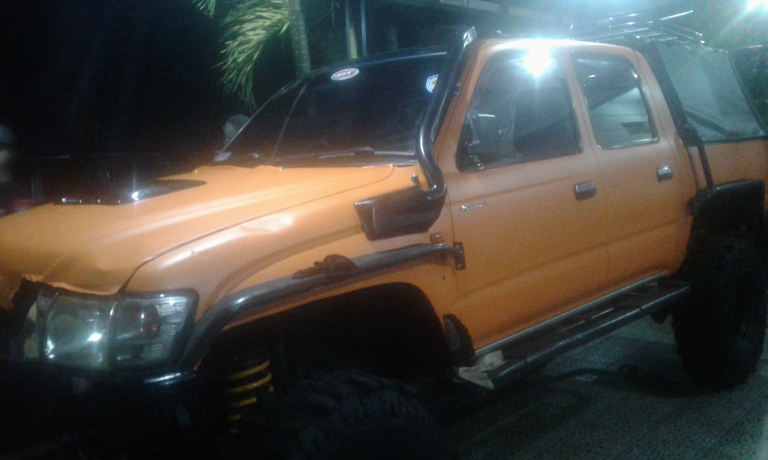 Wrapping Mobil Offroad